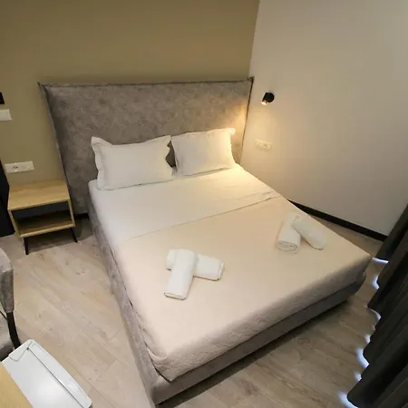 F&j Hotel