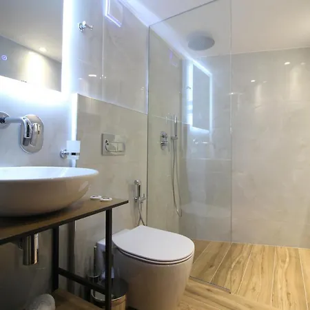 Hotel F&j Sarandë