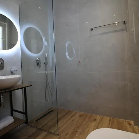 F&j Hotel Sarandë