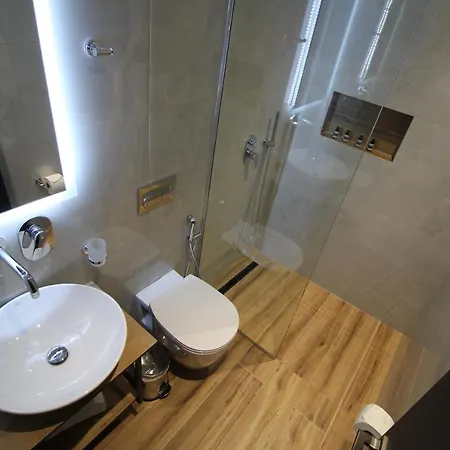F&j Hotel Sarandë