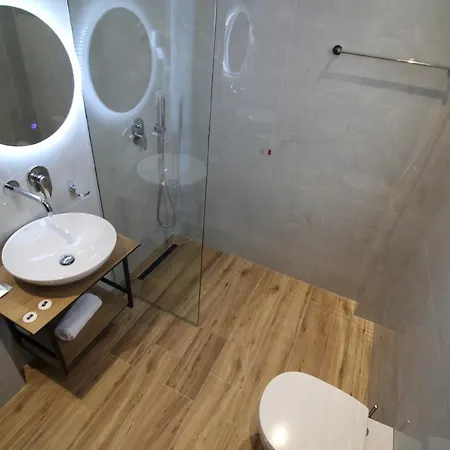 Hotel F&j