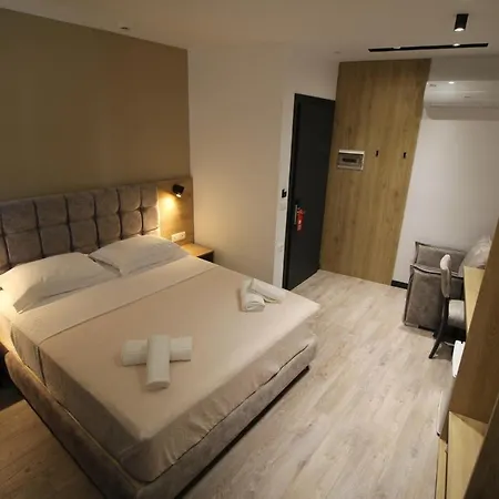 F&j Hotel *