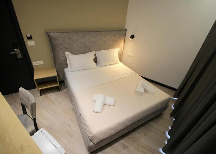 F&j Hotel