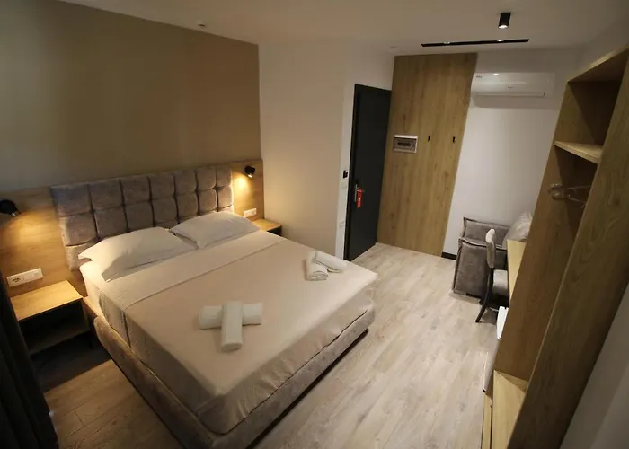 F&j Hotel *