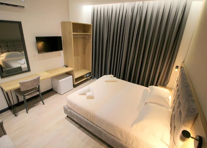 F&j Hotel